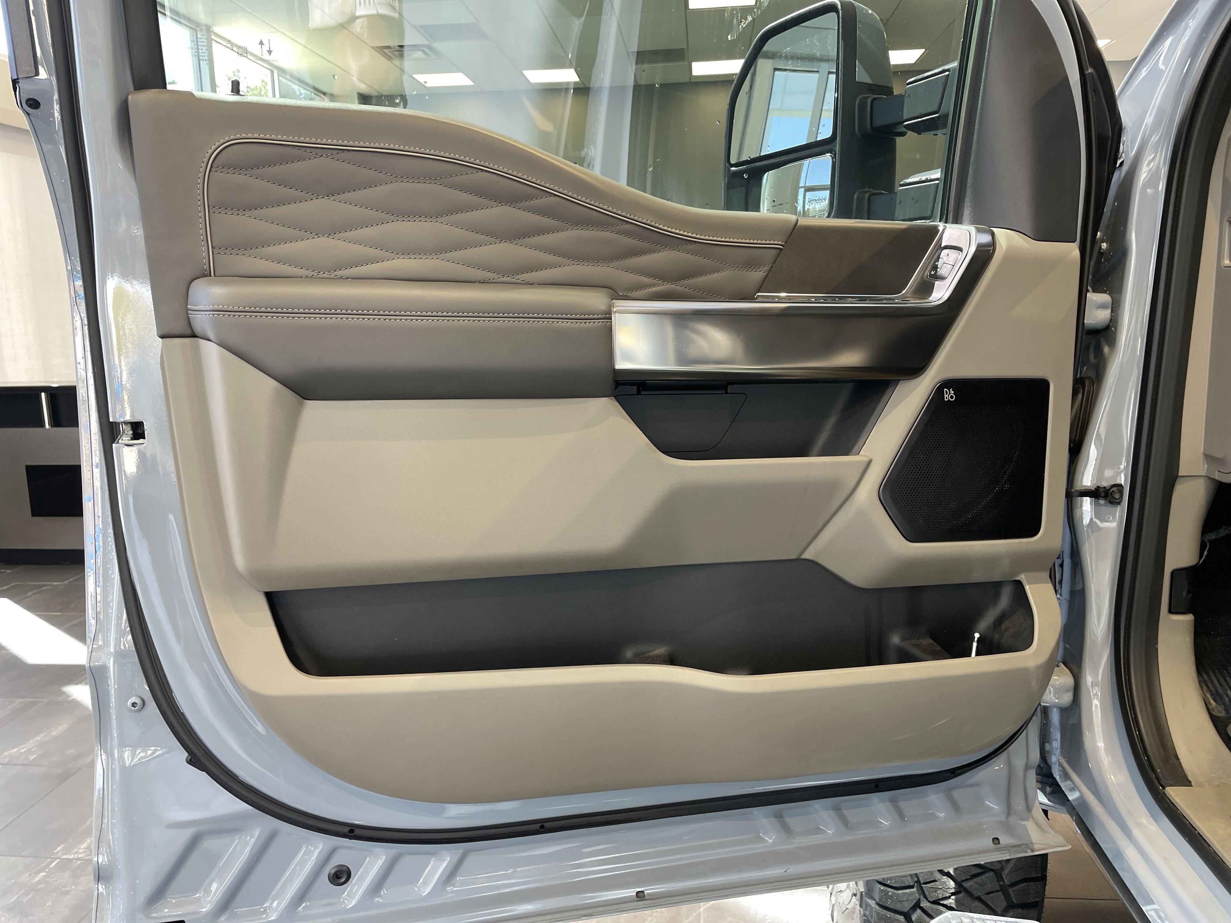 Used 2025 Ford F450 Platinum w/ Platinum Plus Package image 14