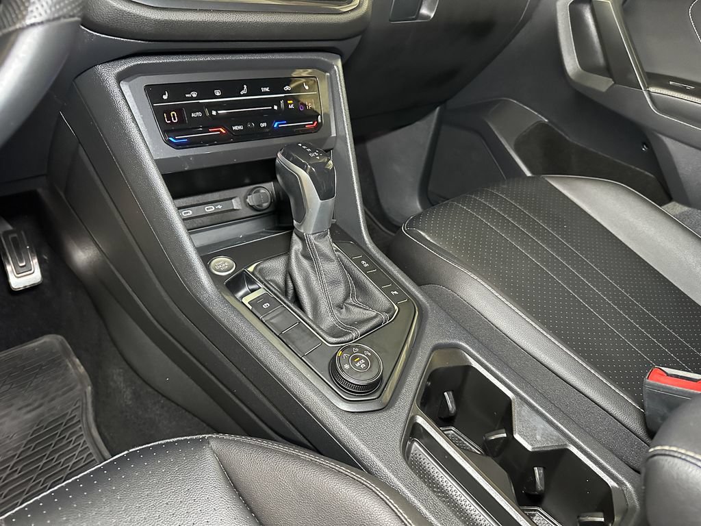 Used 2022 Volkswagen Tiguan SE R-Line AWD/4WD image 34
