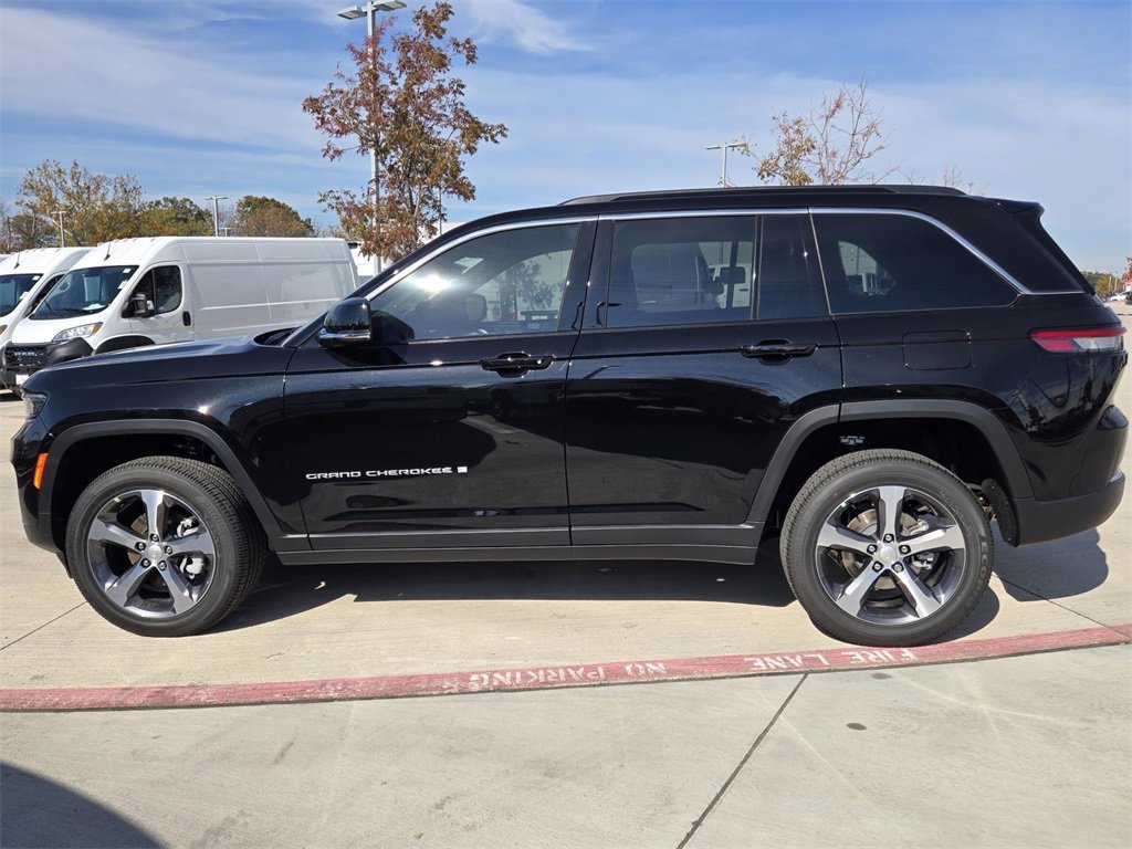 New 2025 Jeep Grand Cherokee Limited image 2
