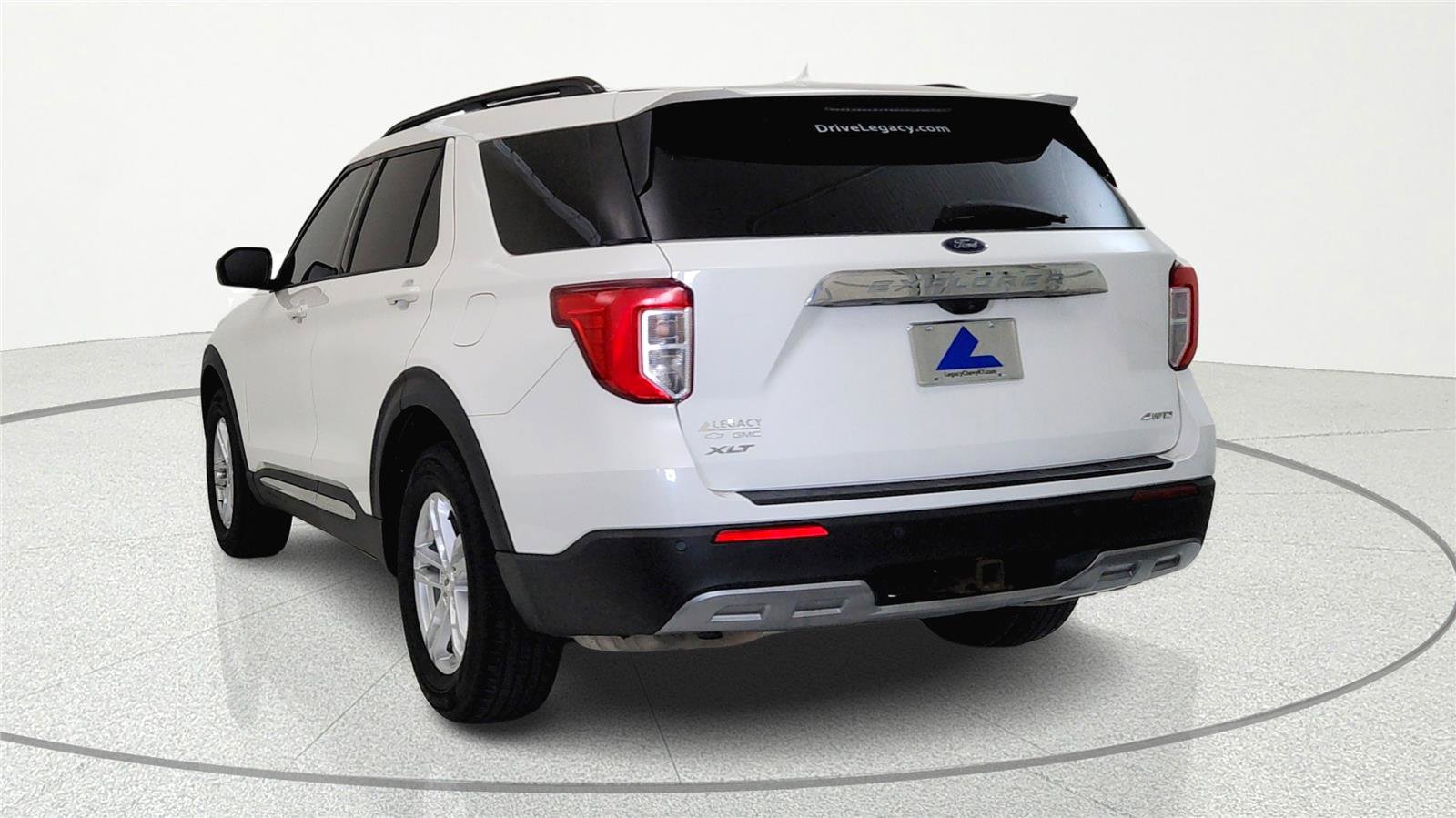 Used 2021 Ford Explorer XLT w/ Equipment Group 202A image 3