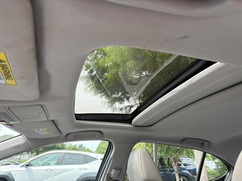 Used 2015 Acura TLX w/ Technology Package FWD image 13