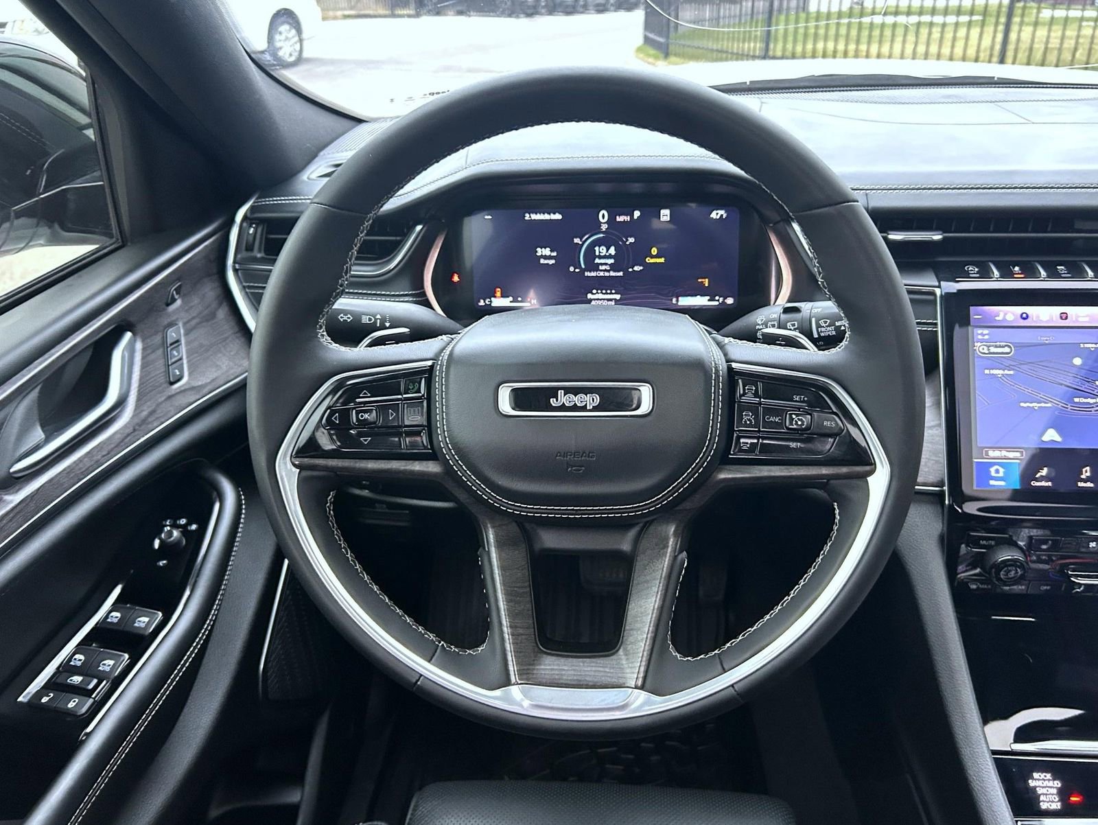 Used 2023 Jeep Grand Cherokee Overland w/ Luxury Tech Group IV image 11