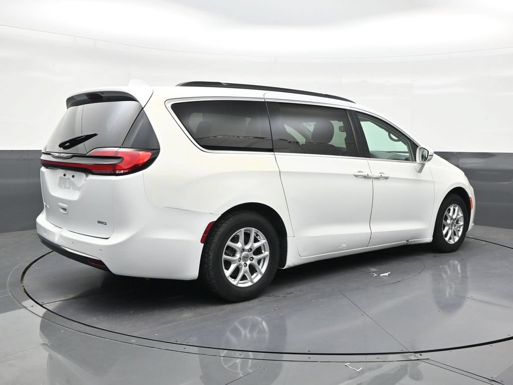 Used 2022 Chrysler Pacifica Touring-L FWD image 5