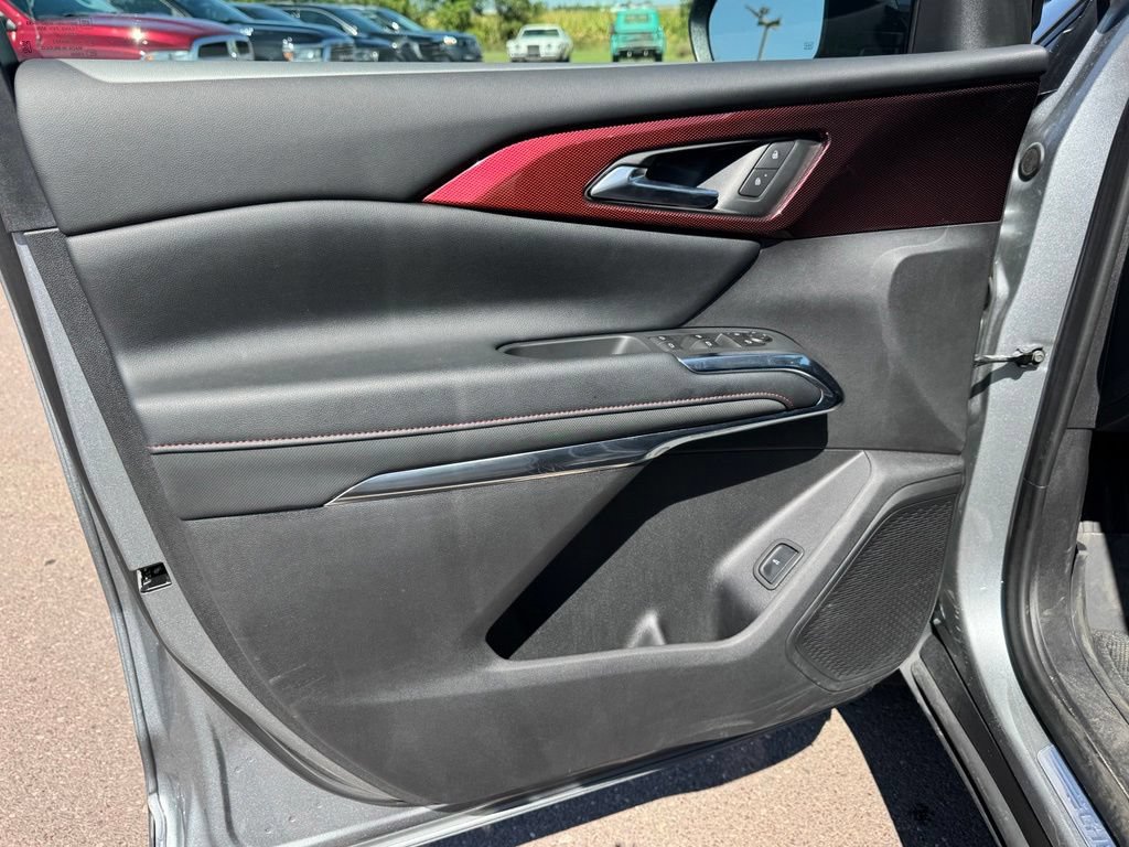 Used 2025 Chevrolet Traverse Z71 AWD/4WD image 12