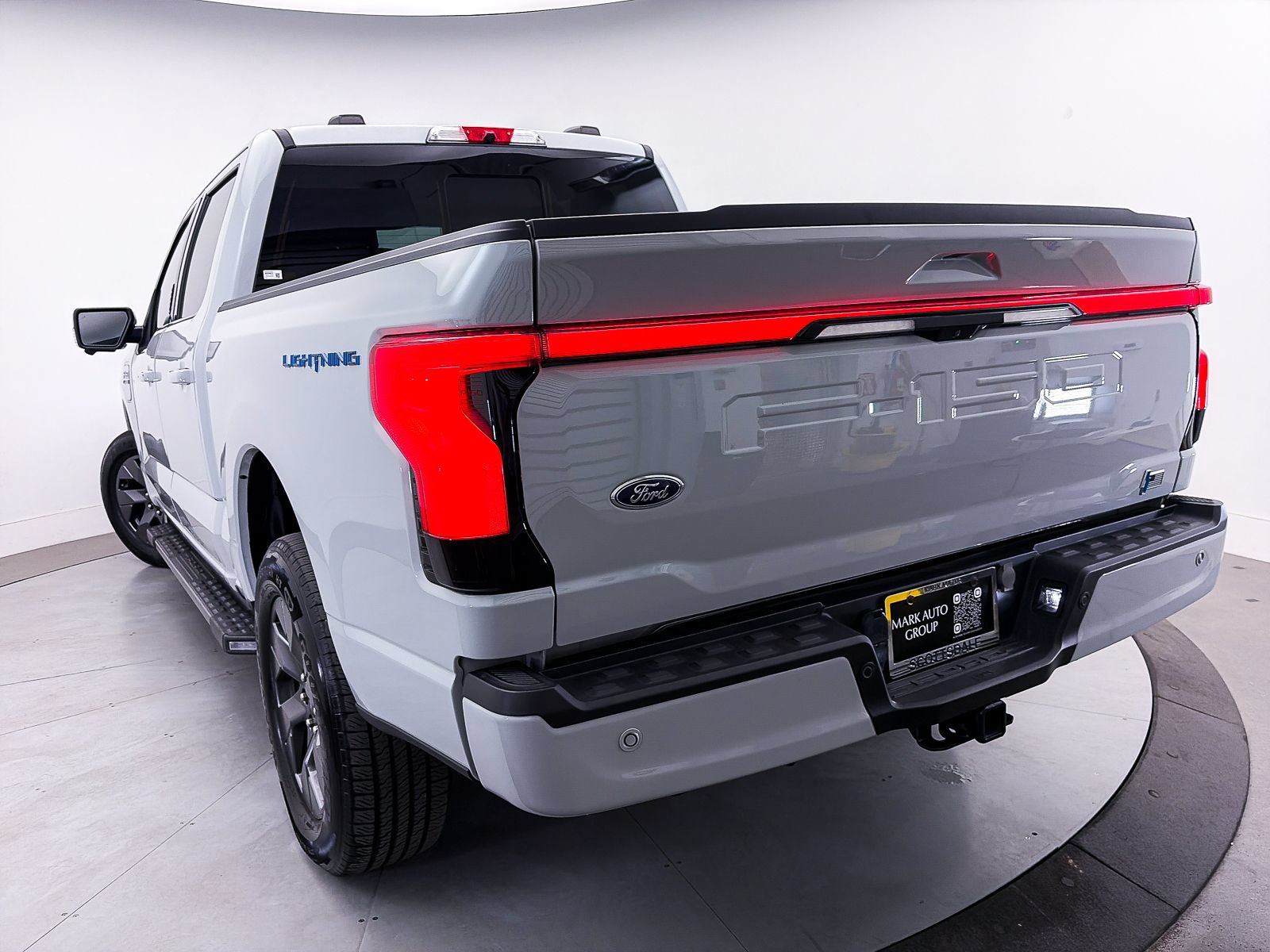 Used 2023 Ford F150 Lightning Lariat AWD/4WD image 5