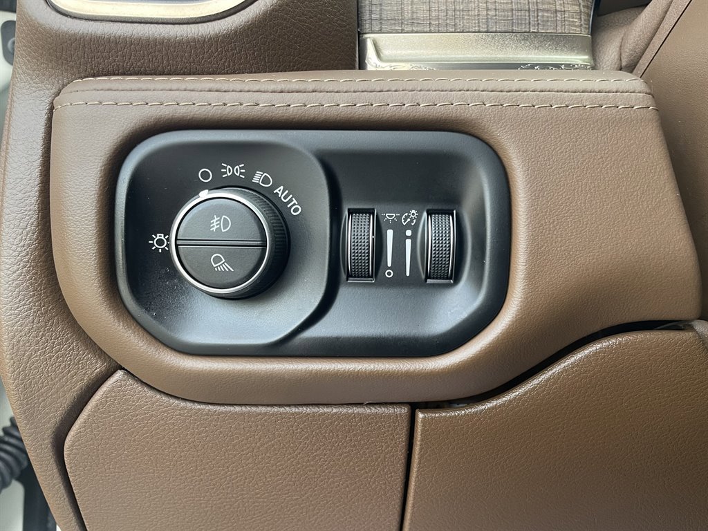 Used 2021 RAM 3500 Limited image 35