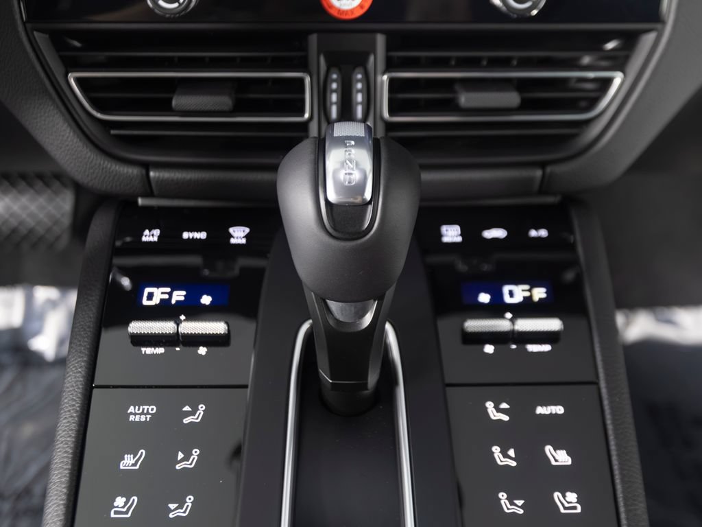 Certified 2026 Porsche Macan Turbo AWD/4WD image 26