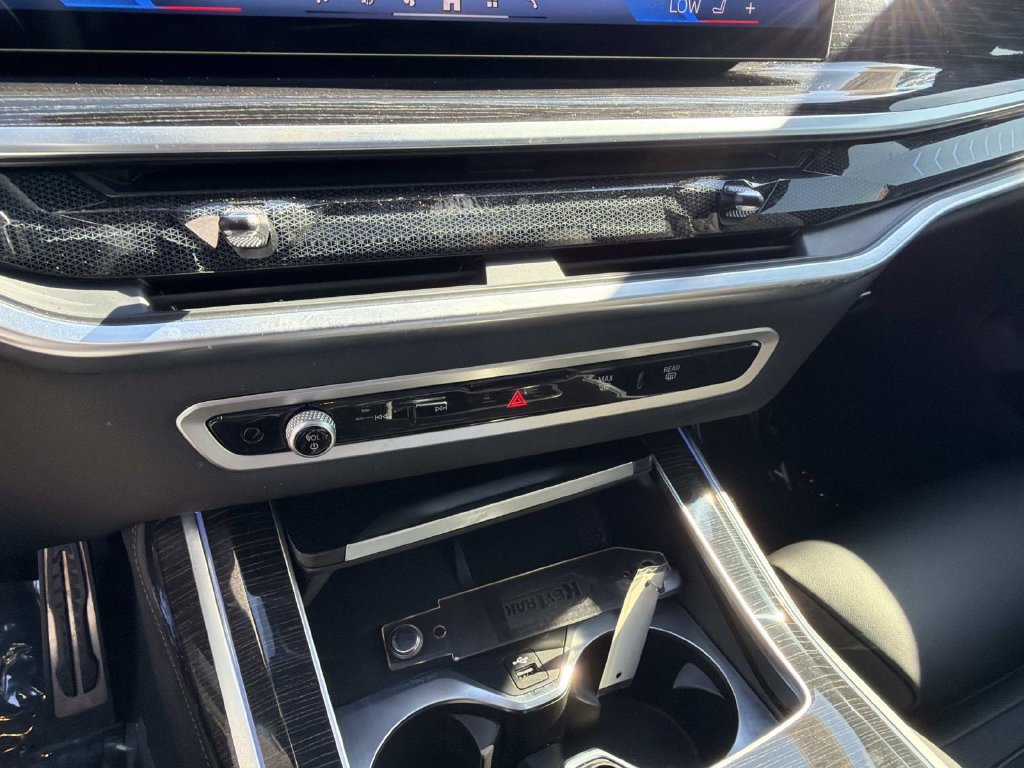Used 2024 BMW X7 xDrive40i w/ M Sport Package AWD/4WD image 24