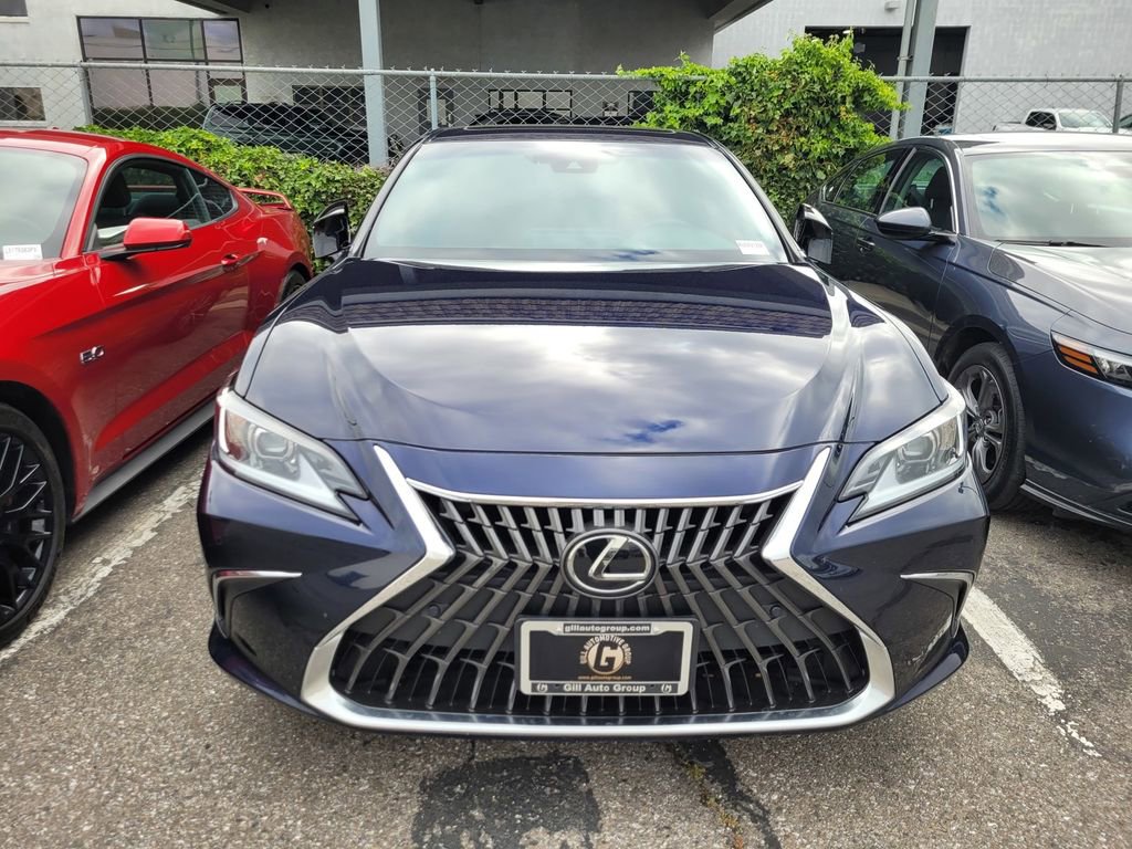 Used 2024 Lexus ES 300h w/ Premium Package image 2