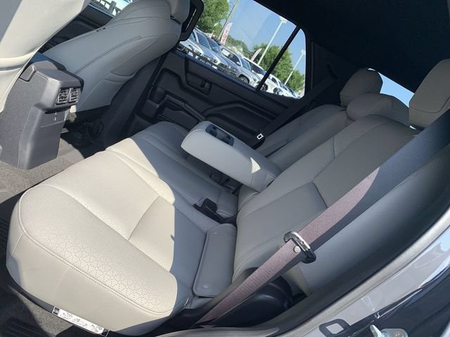 Used 2025 Toyota 4Runner SR5 AWD/4WD image 10