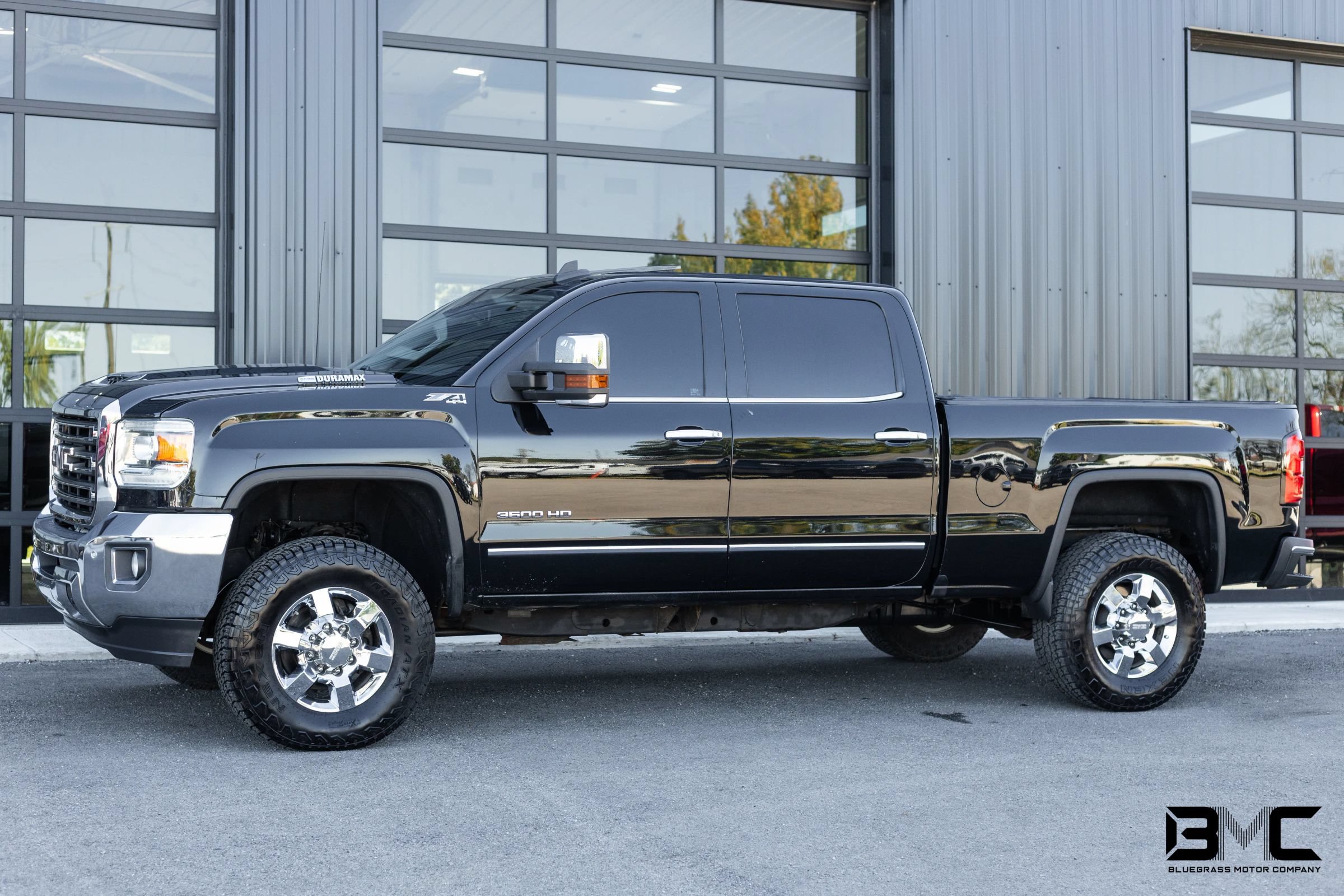 Used 2019 GMC Sierra 3500 SLT w/ Driver Alert Package AWD/4WD image 3