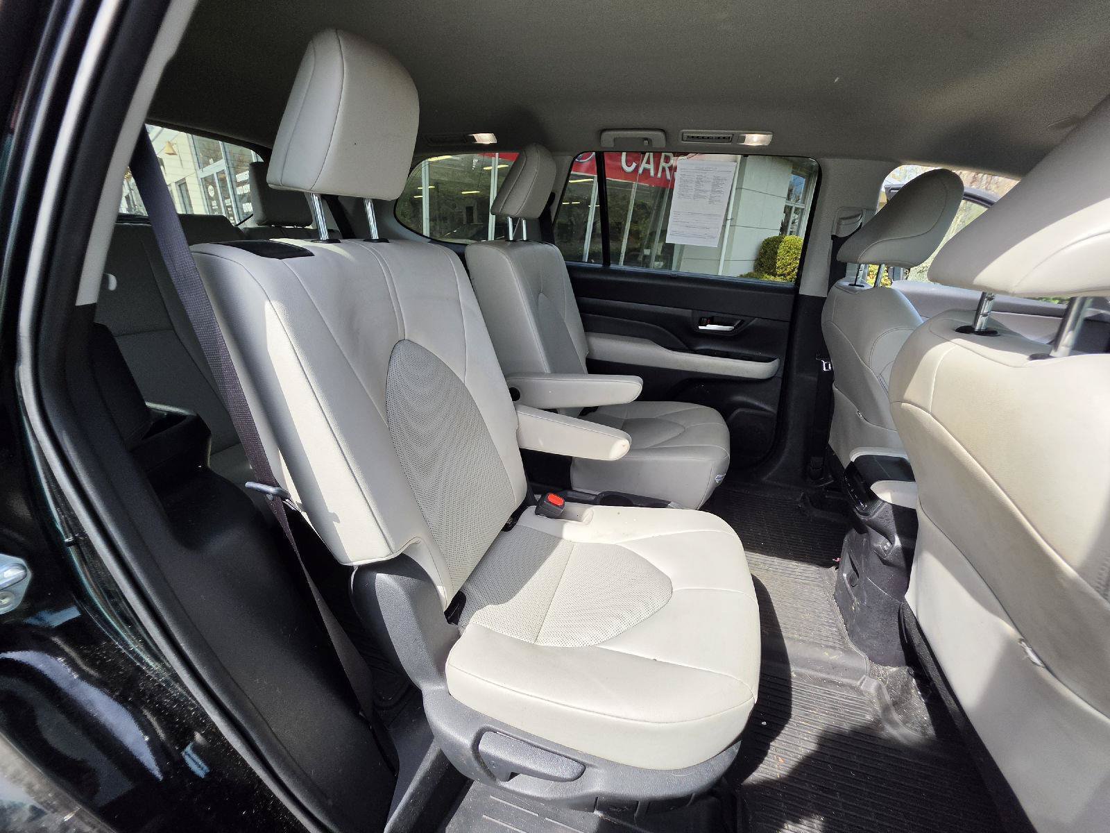 Used 2024 Toyota Grand Highlander AWD image 23