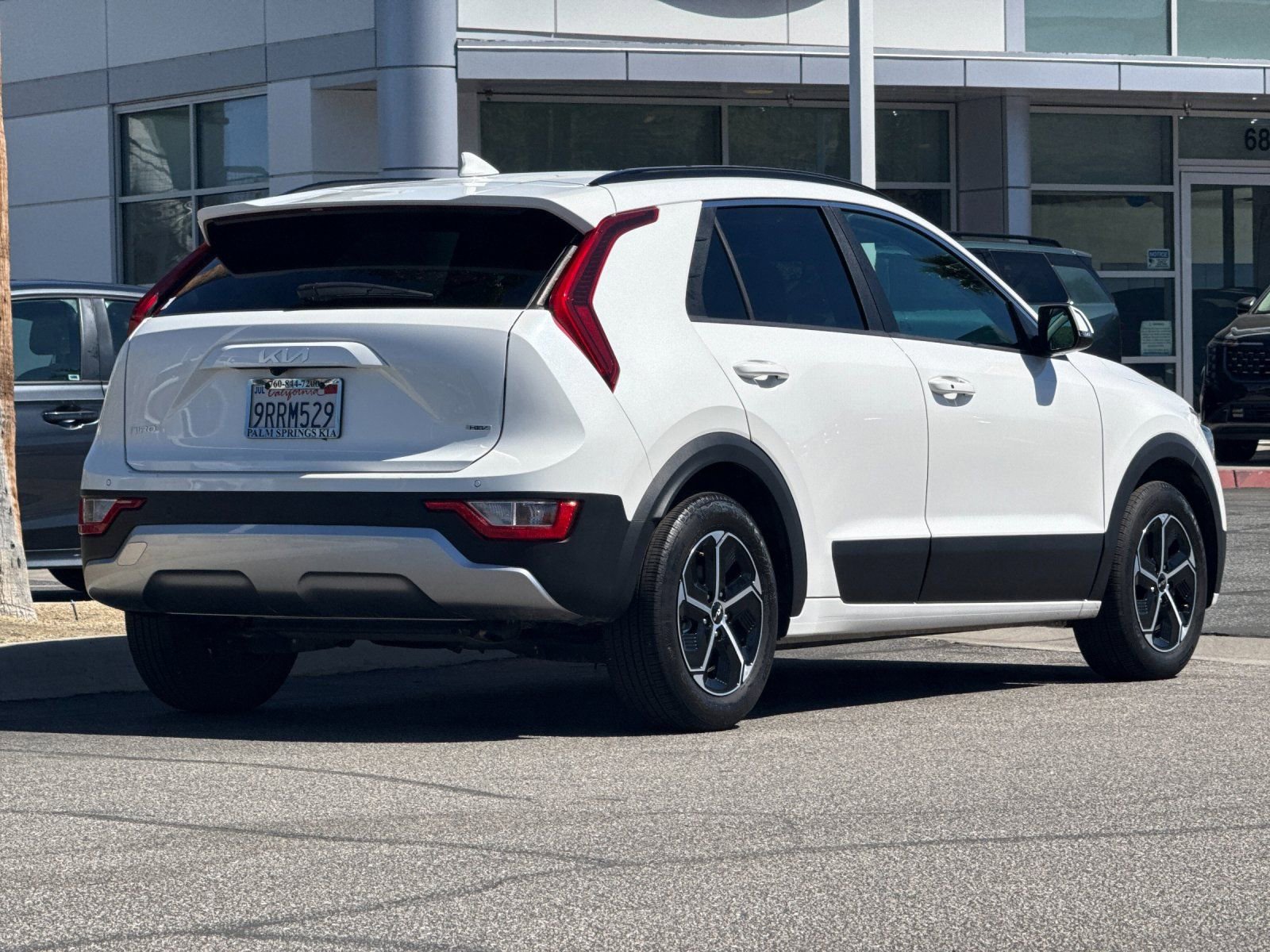 Used 2025 Kia Niro EX image 3