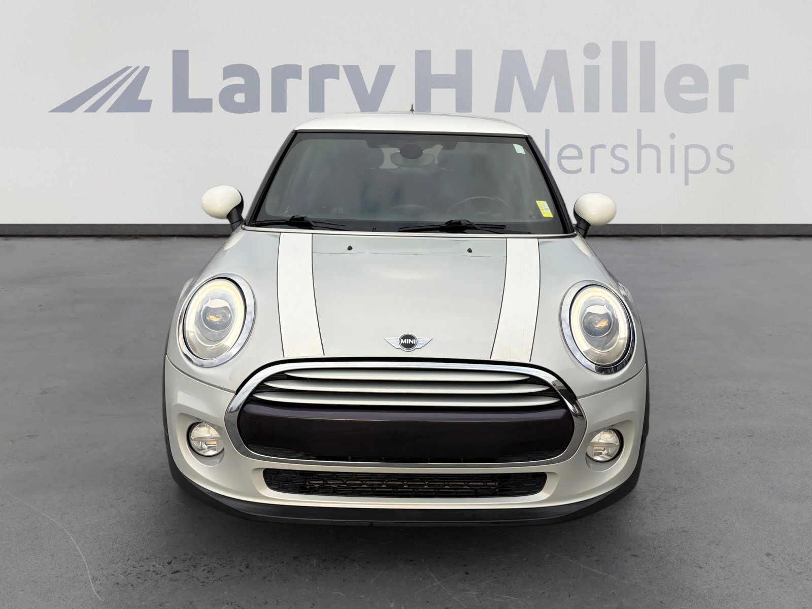 Used 2015 MINI Cooper 2-Door Hardtop image 8