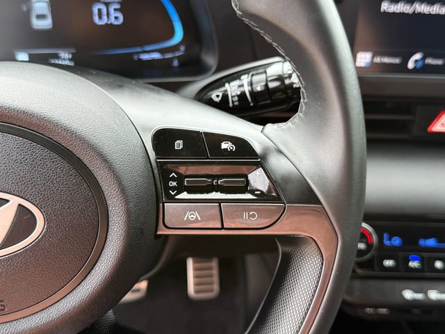 Used 2025 Hyundai Elantra Sport image 17