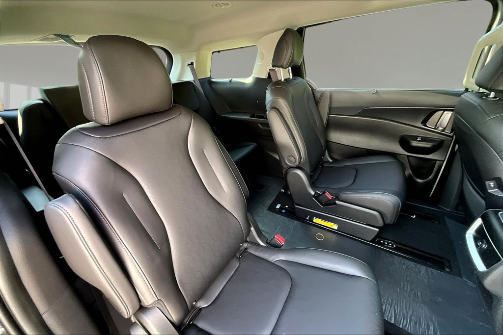 New 2027 Kia Carnival EX FWD image 10