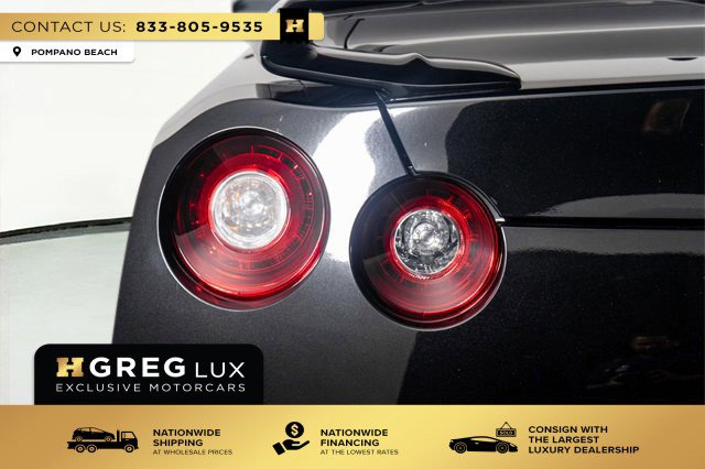 Used 2015 Nissan GT-R Premium image 11
