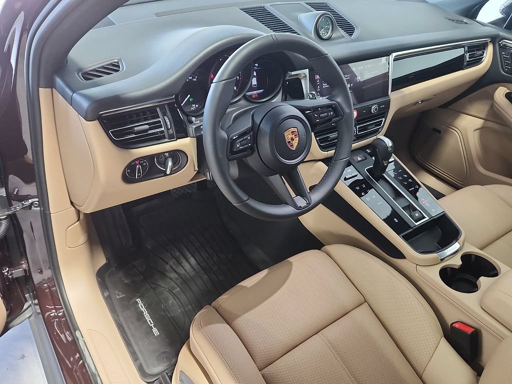 New 2026 Porsche Macan AWD/4WD image 4