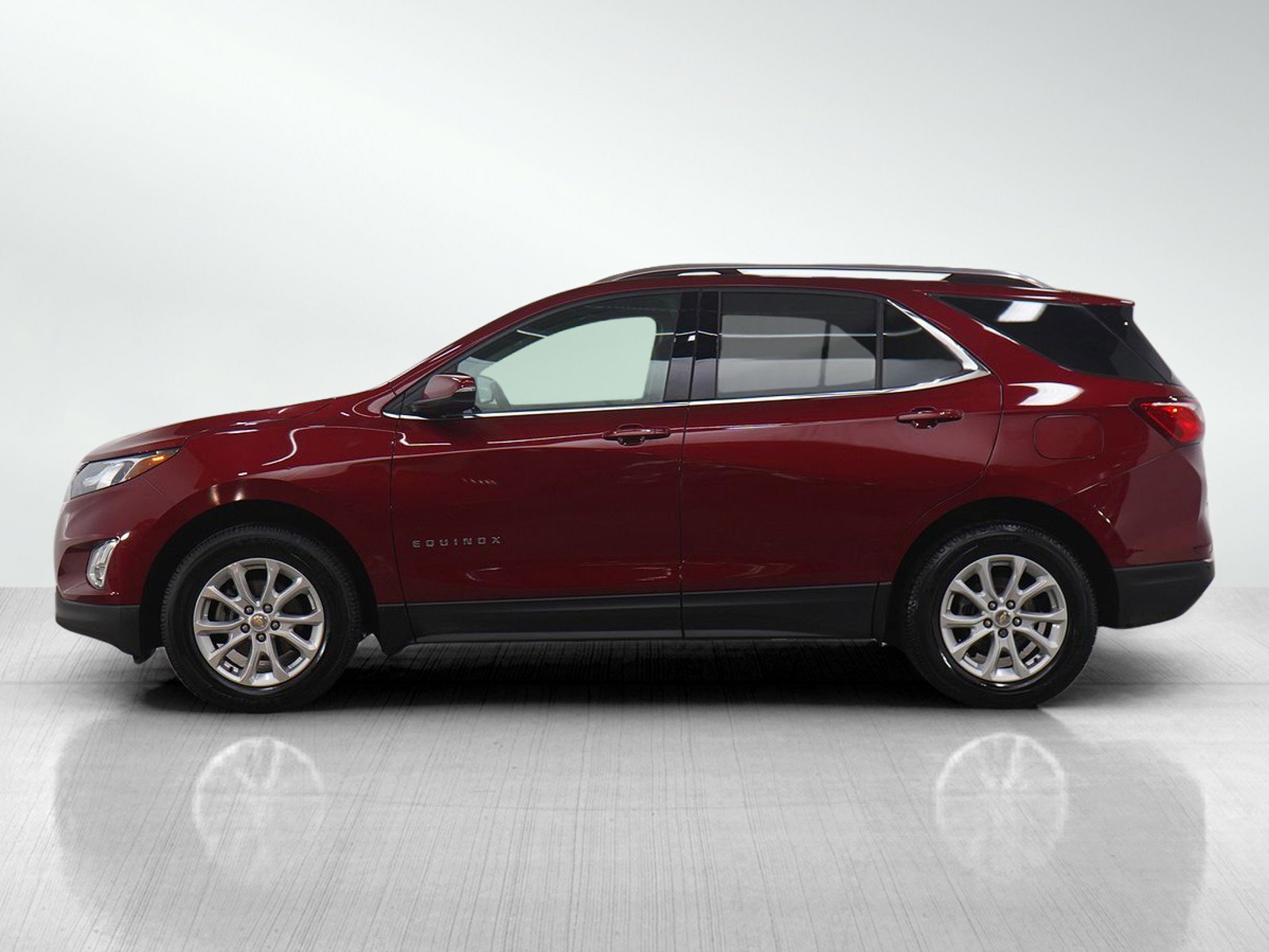 Used 2018 Chevrolet Equinox LT w/ Sun & Infotainment Package image 2