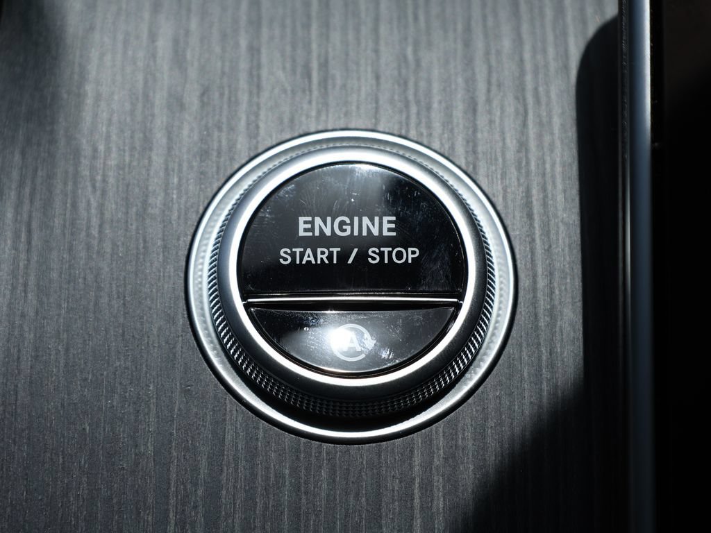 Used 2025 Mercedes-Benz C 300 Sedan image 34