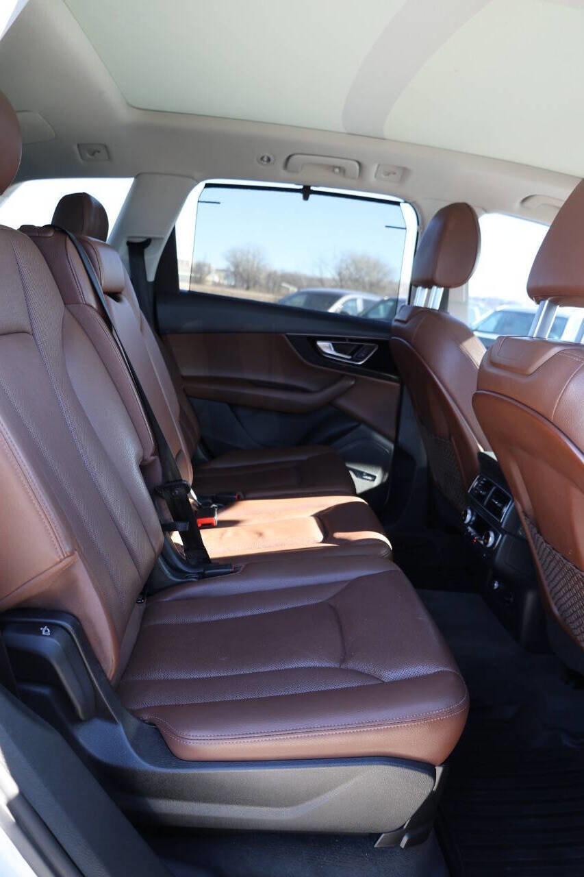 Used 2018 Audi Q7 3.0T Premium Plus w/ Premium Plus Package image 16