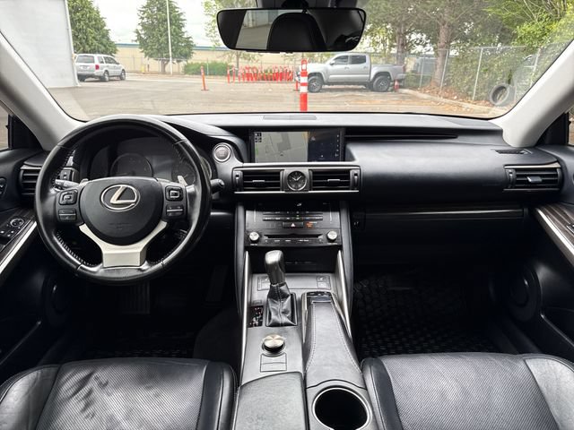 Used 2017 Lexus IS 300 AWD image 11