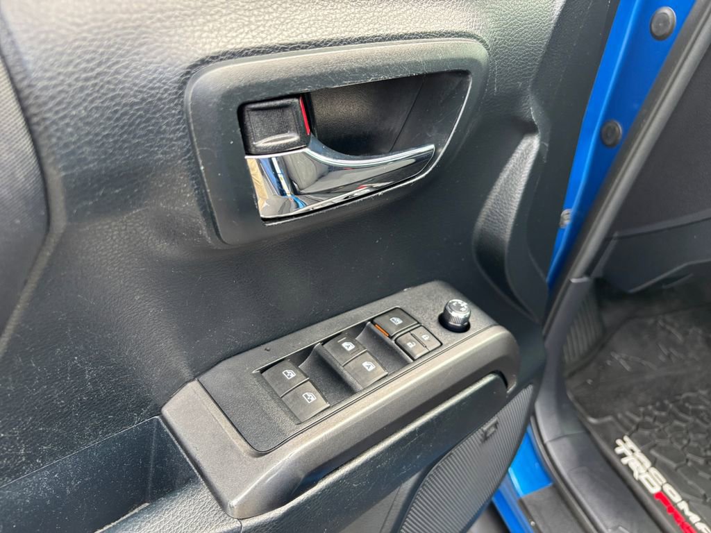 Used 2016 Toyota Tacoma TRD Off-Road AWD/4WD image 20