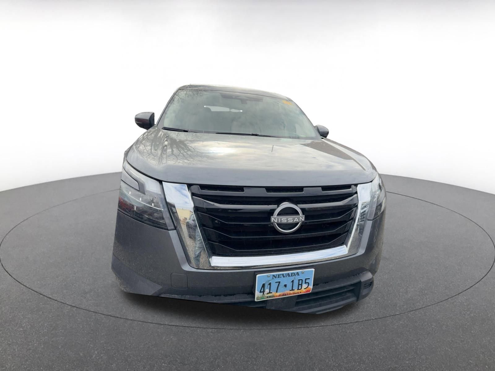 Used 2025 Nissan Pathfinder SV image 3