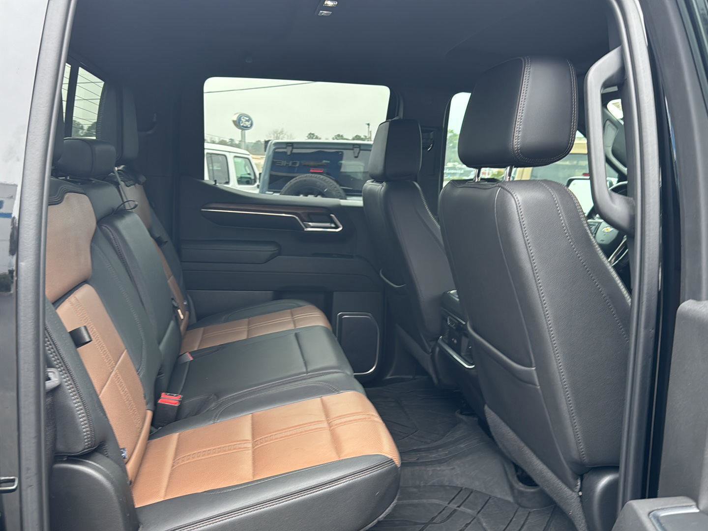 Used 2023 Chevrolet Silverado 1500 High Country w/ Technology Package AWD/4WD image 12