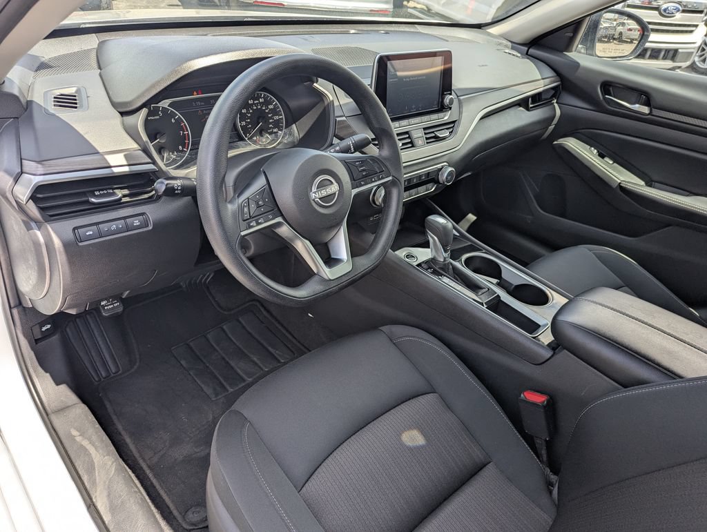 Used 2024 Nissan Altima 2.5 SV FWD image 23