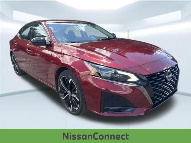 Used 2023 Nissan Altima 2.5 SR w/ SR Premium Package FWD image 3