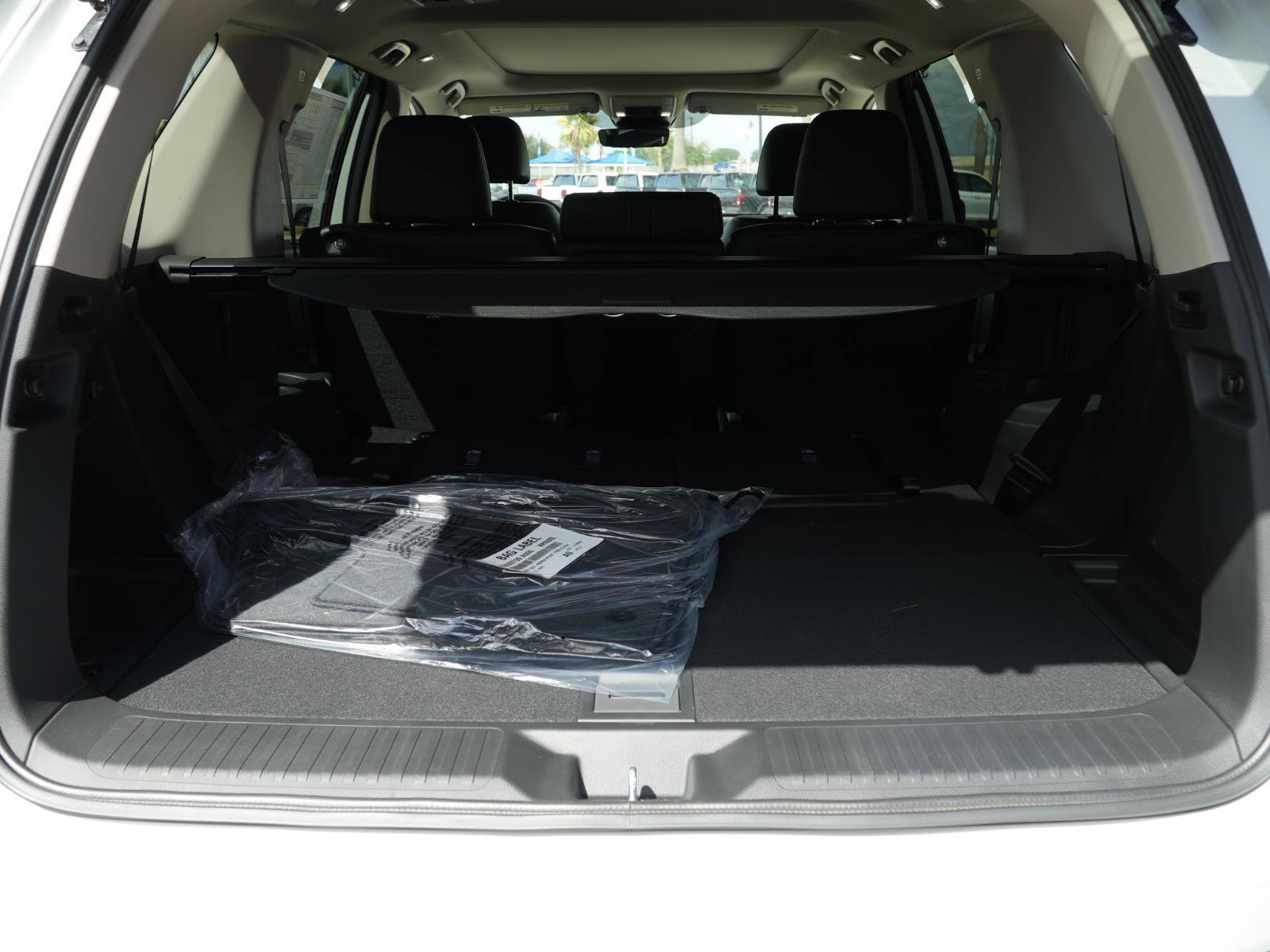 Used 2025 Honda Pilot Touring image 8