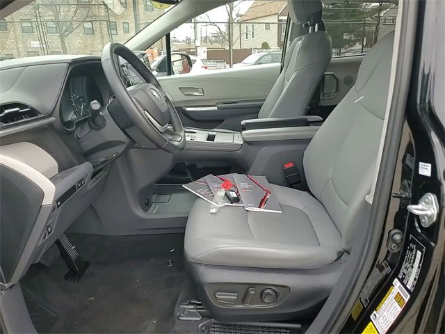 Certified 2023 Toyota Sienna XLE image 12