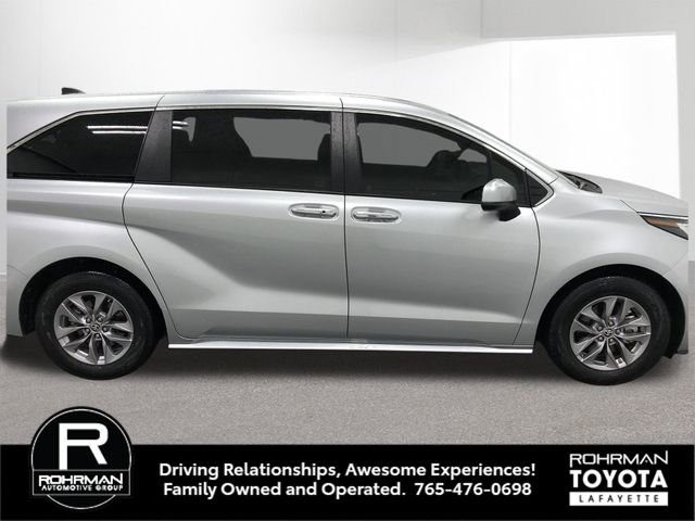 Used 2023 Toyota Sienna XLE AWD/4WD image 8