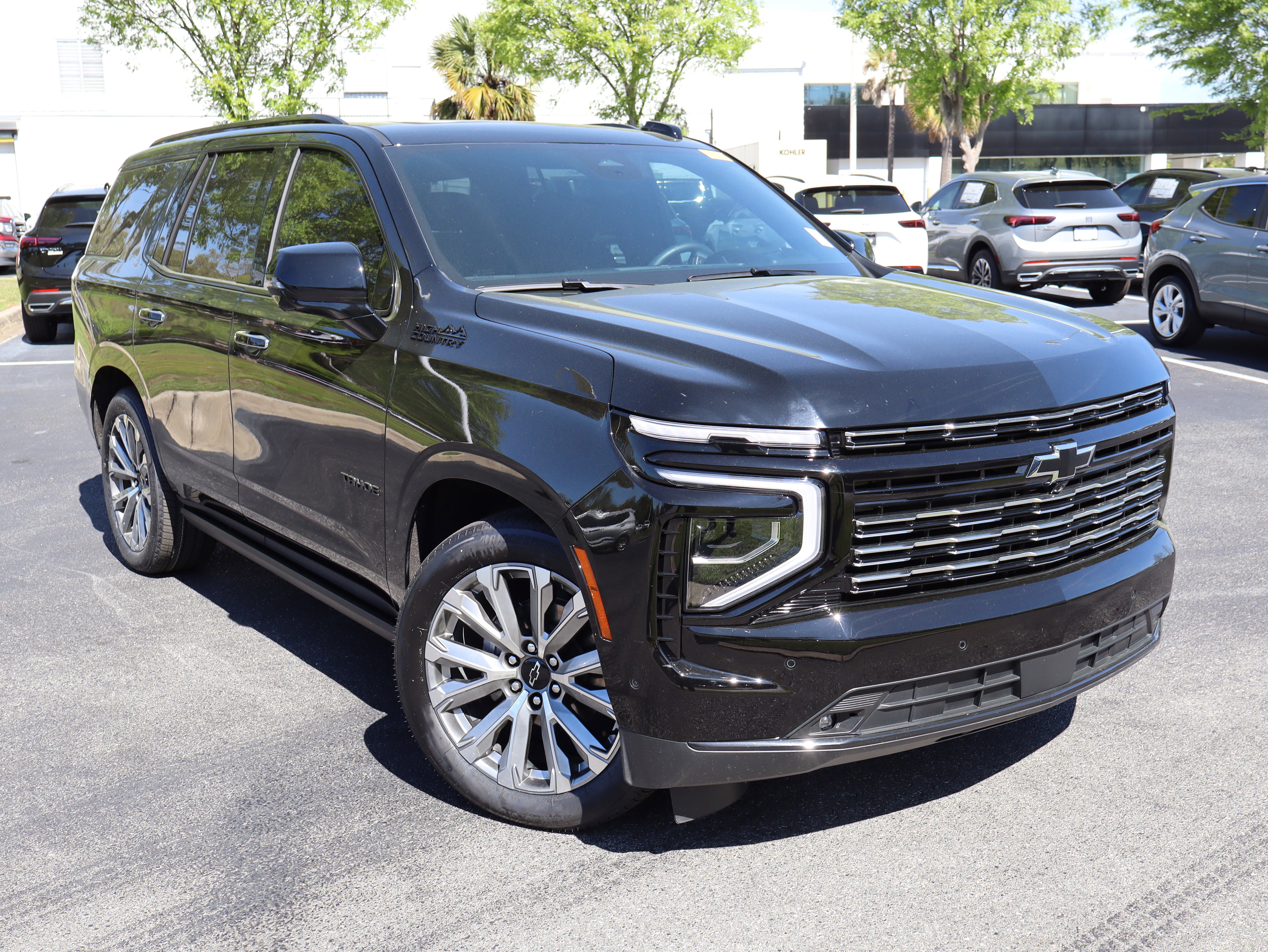 Used 2025 Chevrolet Tahoe High Country AWD/4WD image 2