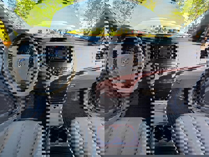 Used 2014 Toyota Sienna XLE image 19