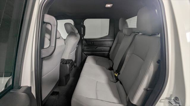 Used 2025 Toyota Tacoma SR5 AWD/4WD image 17