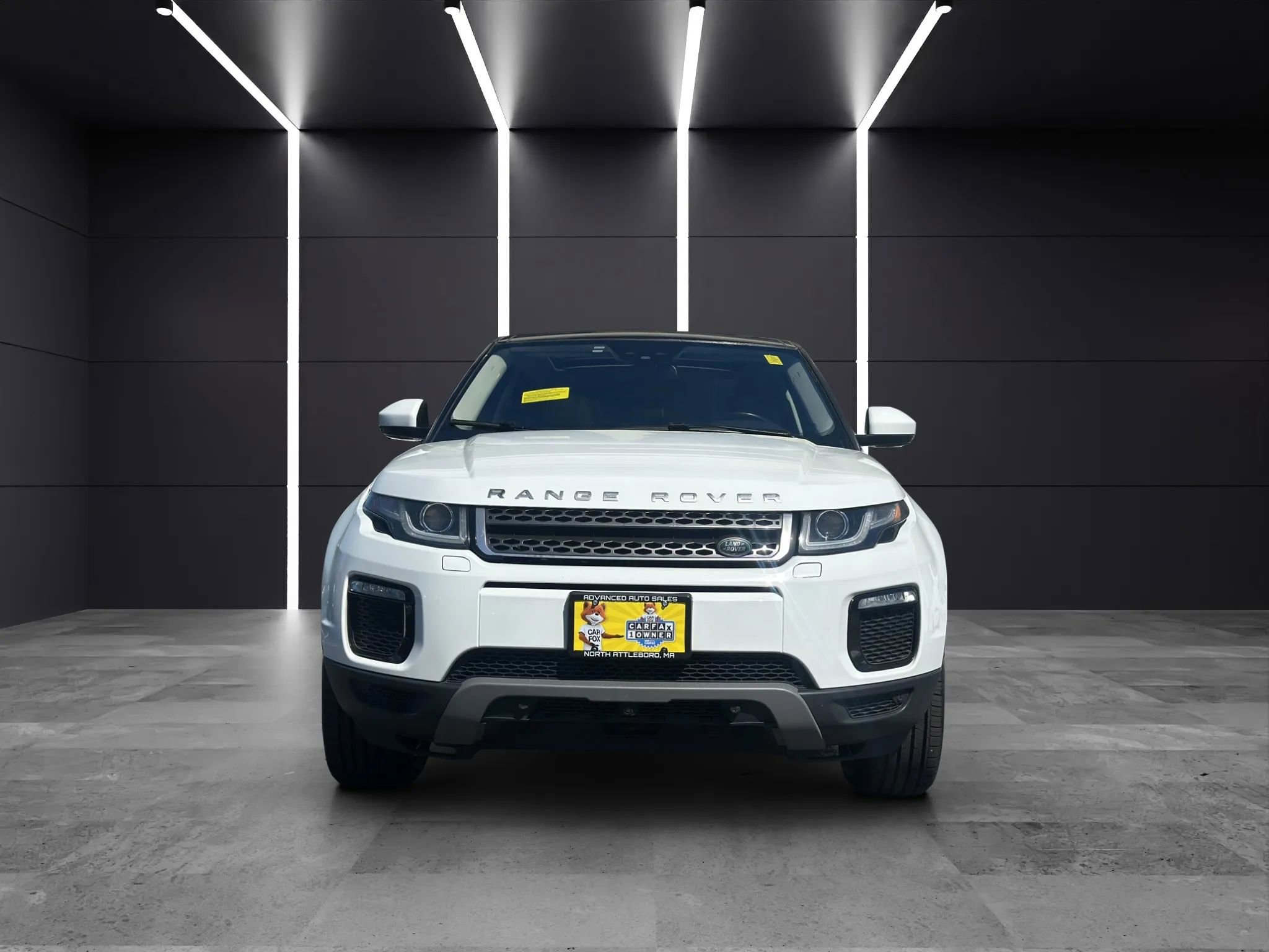 Used 2018 Land Rover Range Rover Evoque HSE AWD/4WD image 2