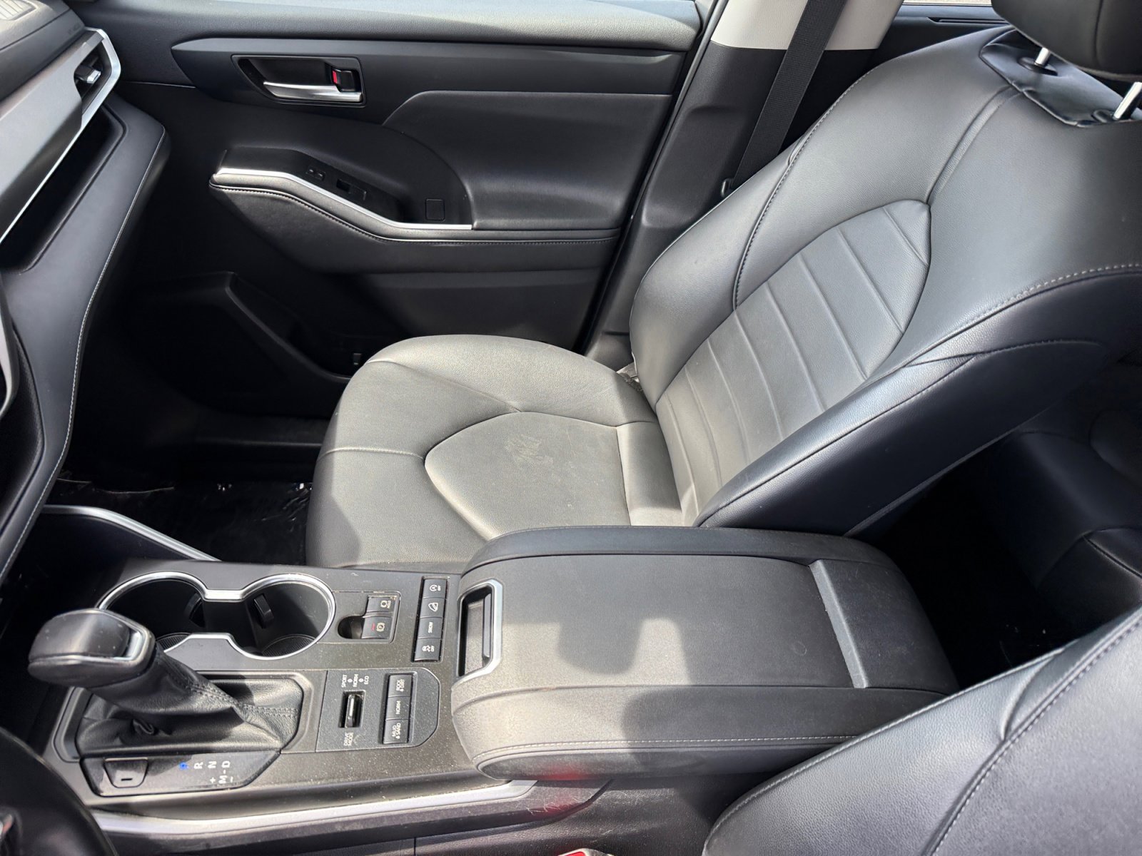 Used 2021 Toyota Highlander XLE image 14