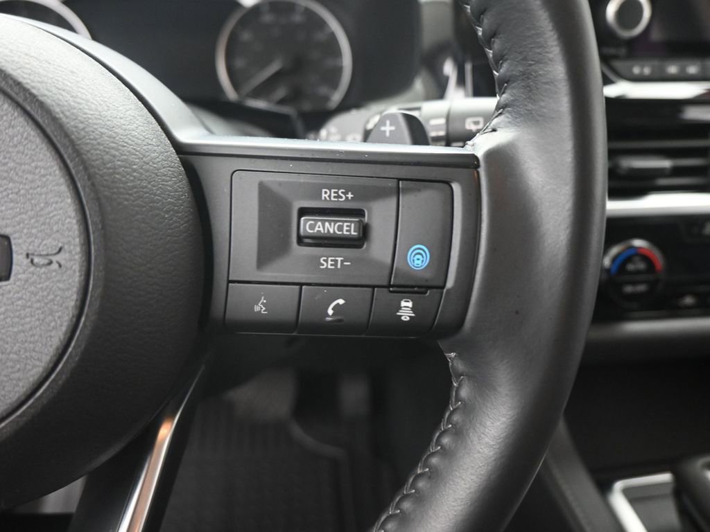 Used 2025 Nissan Pathfinder SV image 12