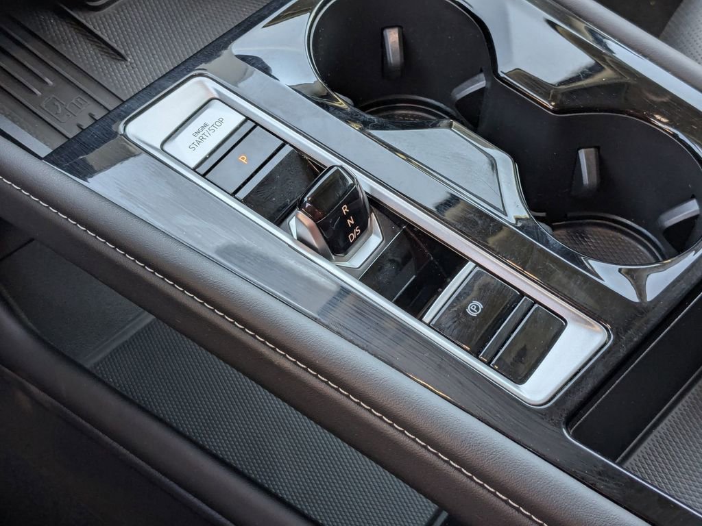 Used 2025 Volkswagen Atlas SE image 23