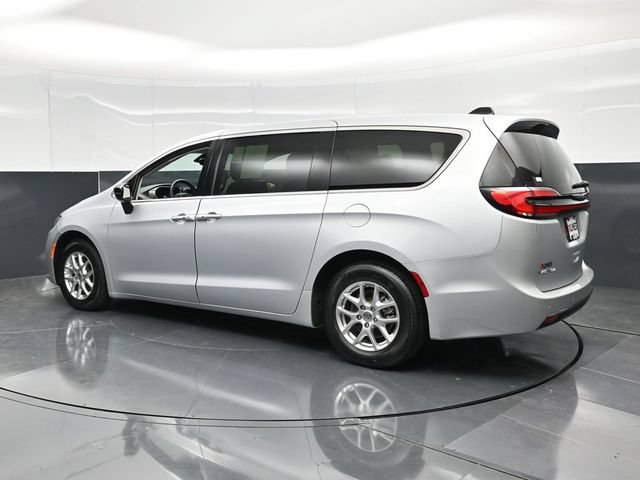 Certified 2024 Chrysler Pacifica Touring-L FWD image 10