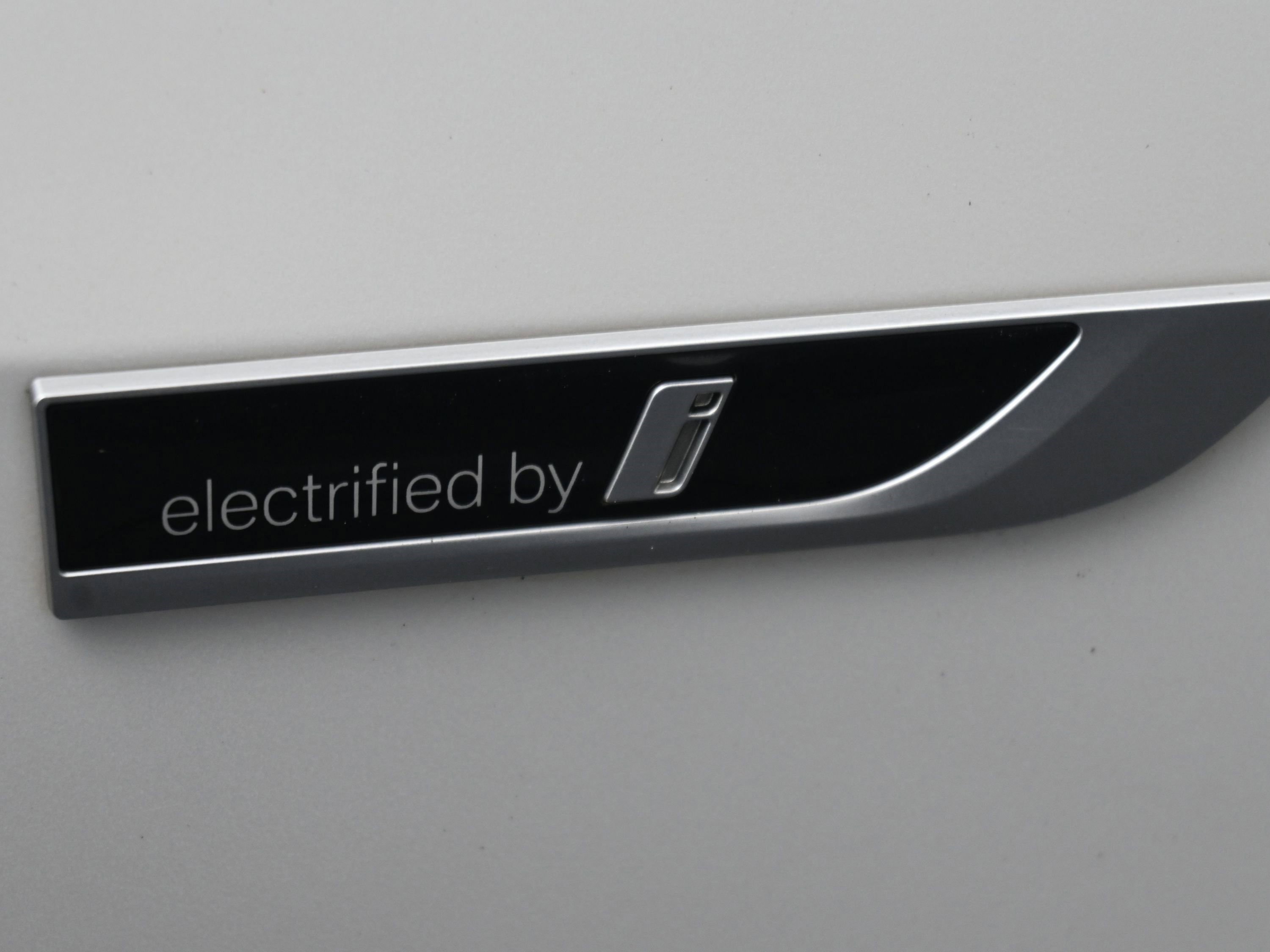 Used 2022 BMW X5 xDrive45e w/ Parking Assistance Package image 37