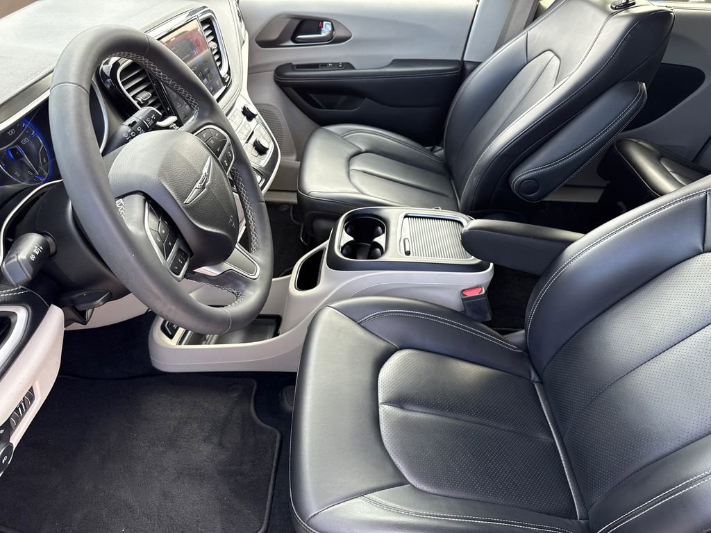Used 2023 Chrysler Pacifica Touring-L FWD image 19