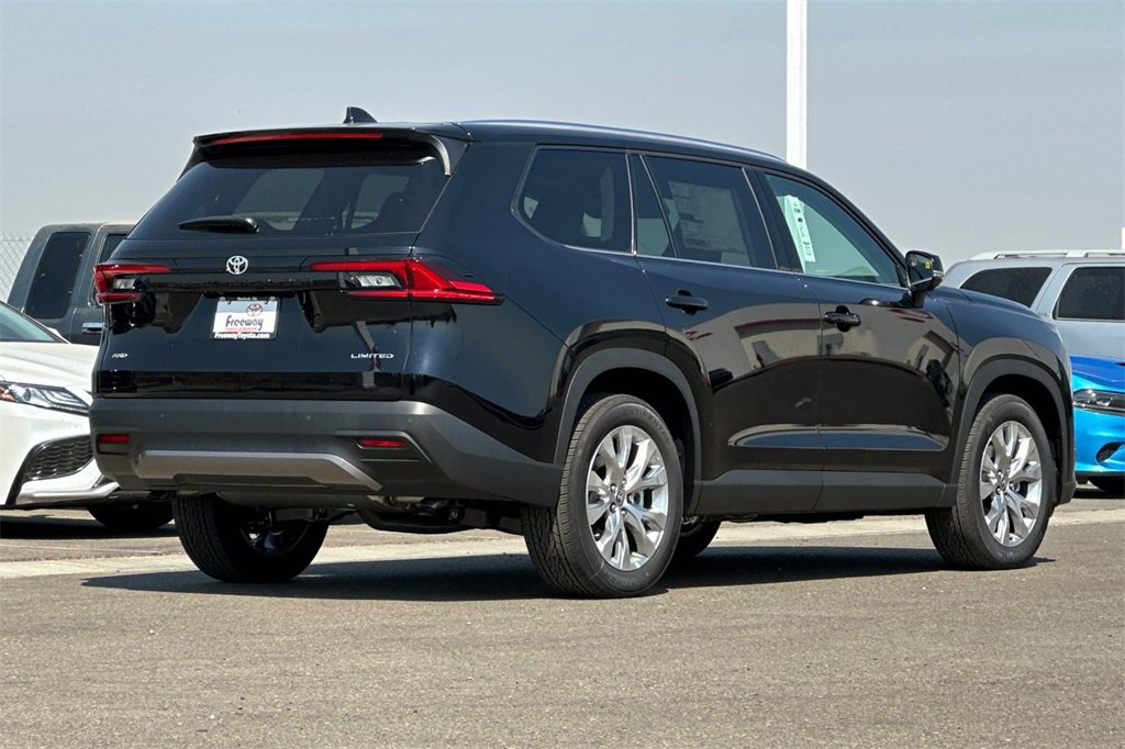 New 2025 Toyota Grand Highlander AWD image 4