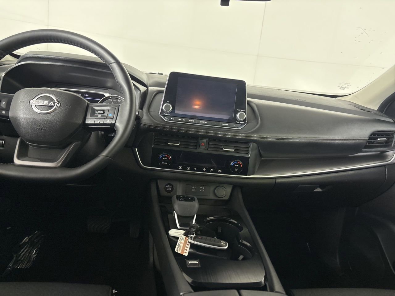 Used 2025 Nissan Rogue SV image 21