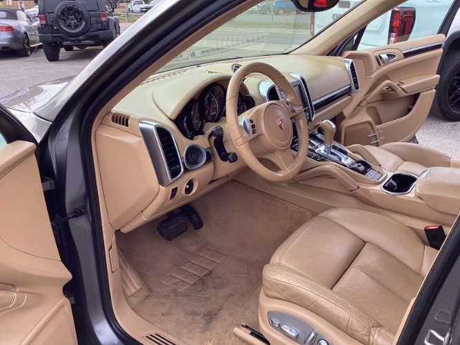 Used 2012 Porsche Cayenne w/ Premium Pkg image 8
