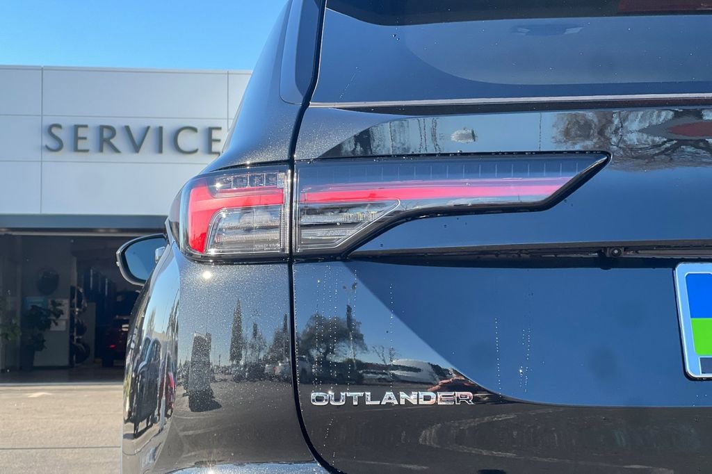 New 2026 Mitsubishi Outlander SE image 27