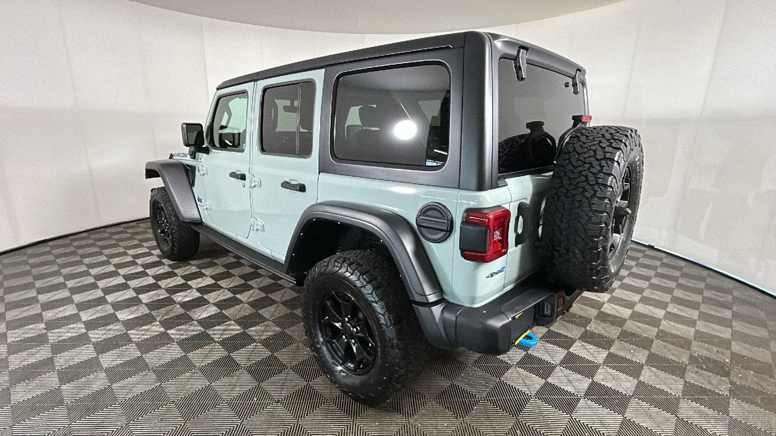 Used 2023 Jeep Wrangler Unlimited Rubicon 4xe AWD/4WD image 5