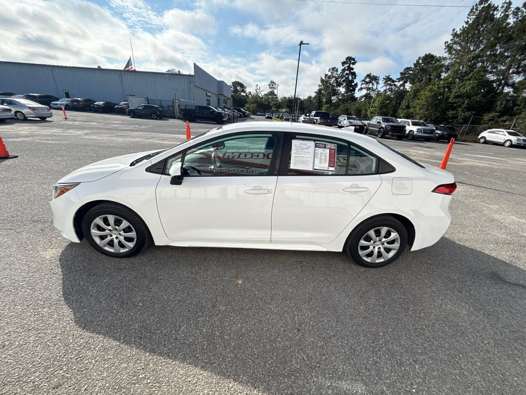 Used 2022 Toyota Corolla LE FWD image 5